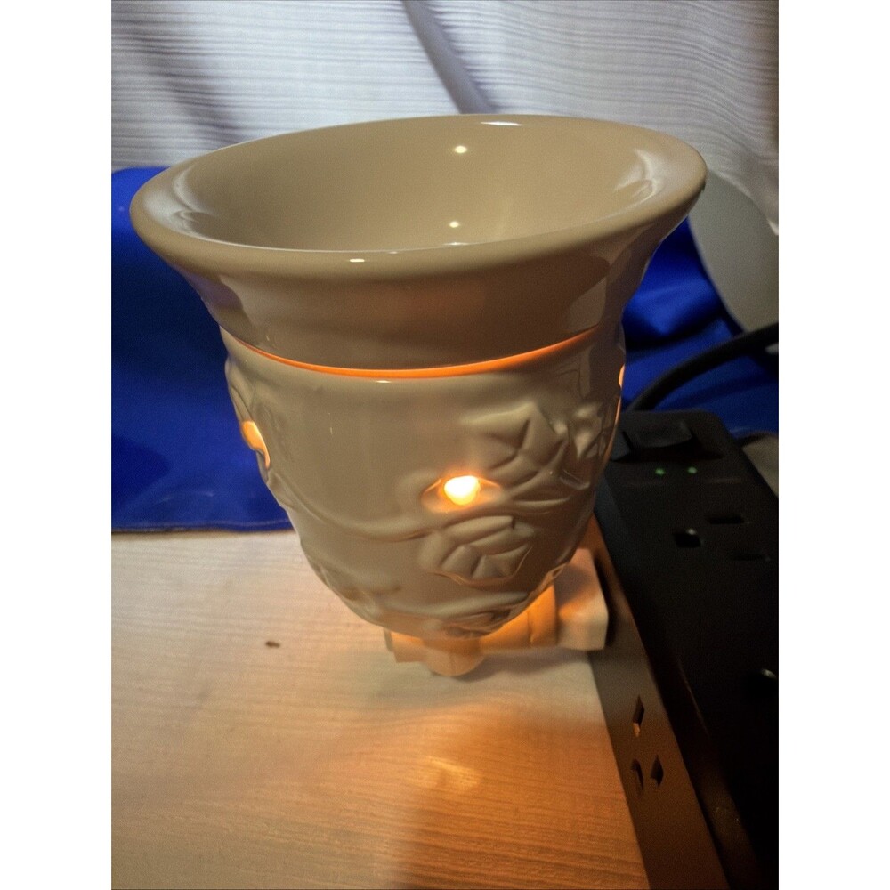 Mainstays Ceramic Plug In Wax Warmer Lot of 2 Brown & Off White Ivy Vine In Box